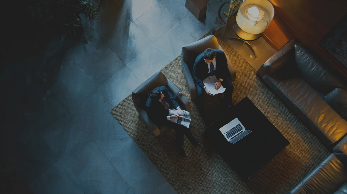 導入事例を比較検討するイメージ